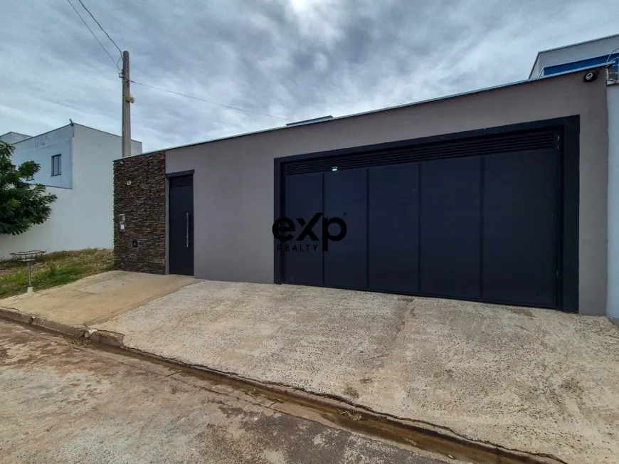 Foto do imóvel - Casa à venda com 3 quartos, 1 suíte, 149 m², 3 banheiros e 2 vagas na garagem em