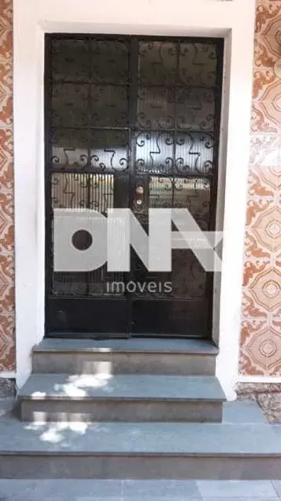 Foto do imóvel - Imóvel comercial à venda com 250 m², 5 banheiros e 6 vagas na garagem, próximo à Estação Praça.