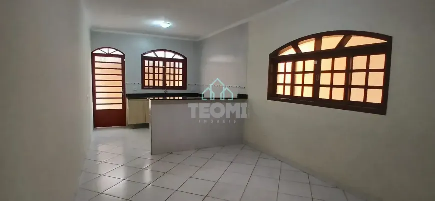 Foto do imóvel - Sobrado para alugar com 2 quartos, 1 suíte, 2 banheiros e 2 vagas na garagem em
