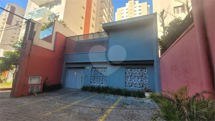 Foto do imóvel - Casa à venda com 6 quartos, 6 banheiros, 7 vagas na garagem, quintal e próximo ao Metrô Praça.