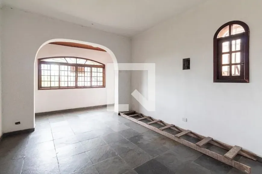 Foto do imóvel - Casa à venda com 4 quartos, 1 suíte, 180 m², 3 banheiros e 3 vagas na garagem em