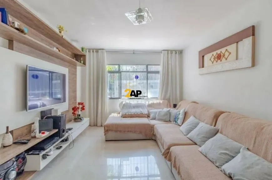Foto do imóvel - Sobrado à venda com 4 quartos, 1 suíte, de 183 a 200 m², 2 a 5 banheiros e 2 a 3 vagas em