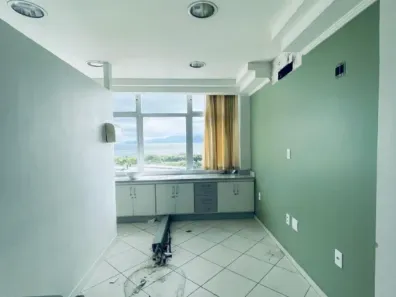Conjunto Comercial / Sala para alugar, 91m² no Centro, Florianópolis