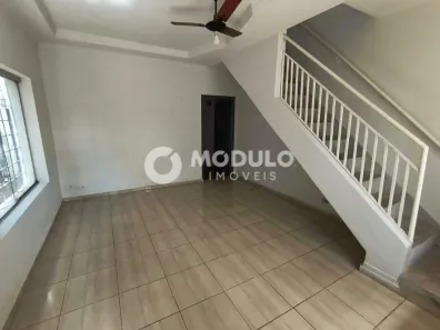 Casa com 2 Quartos para alugar, 105m² no Fundinho, Uberlândia
