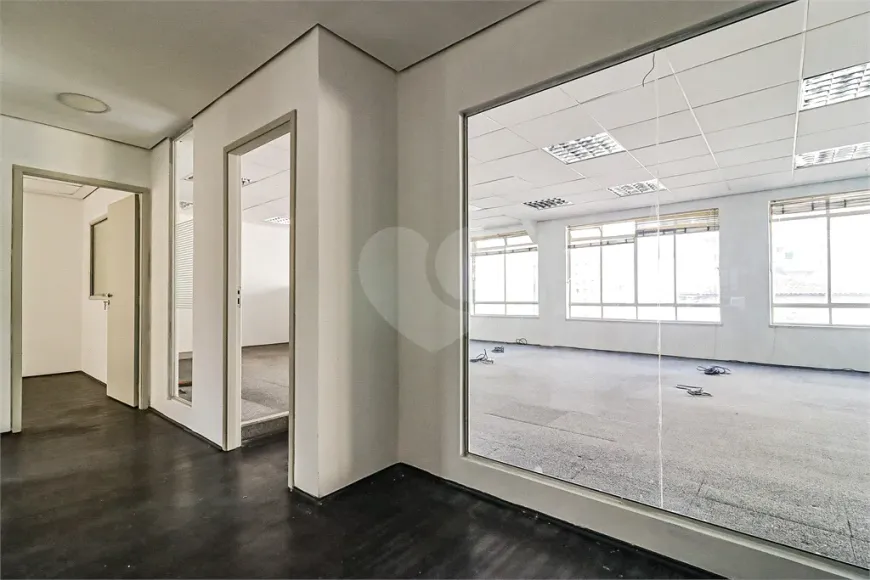 Foto do imóvel - Sala/Conjunto/Escritório à venda com 142 m², 2 banheiros e condomínio com elevador próximo ao.