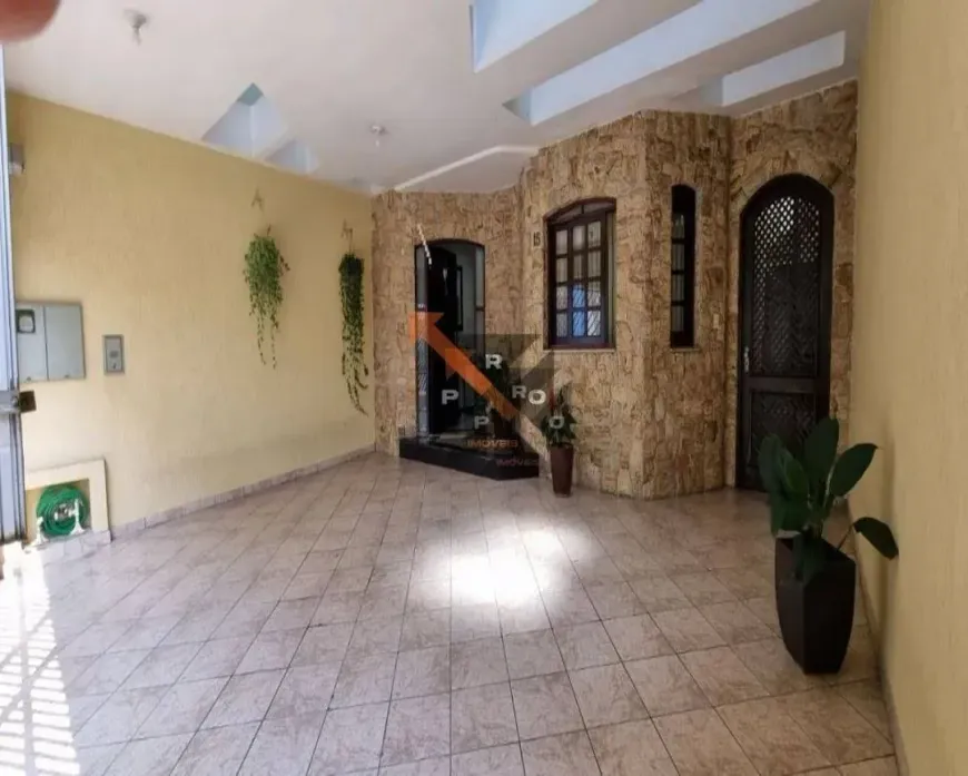 Foto do imóvel - Casa à venda com 3 quartos, 1 suíte, 3 banheiros, 183 m², aceita animais e quintal em