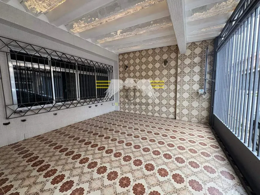 Foto do imóvel - Sobrado à venda com 3 quartos, 1 suíte, 2 banheiros e 2 vagas na garagem próximo ao Metrô.