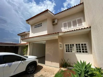 Sobrado com 3 Quartos para alugar, 166m² no Centro, Cascavel