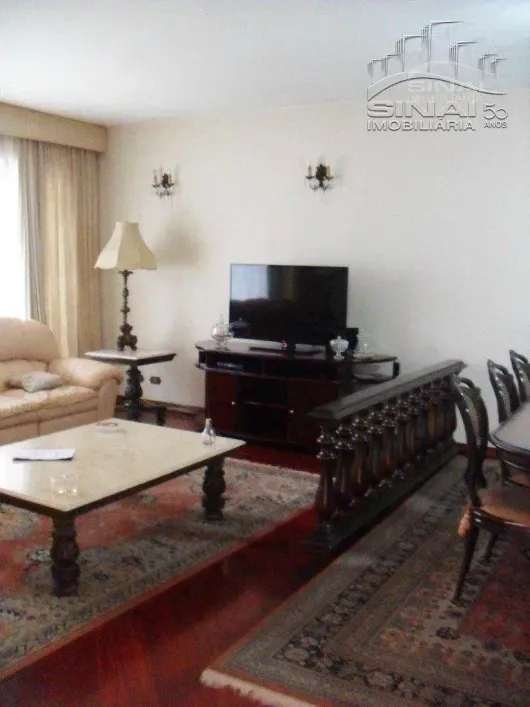 Foto do imóvel - Casa à venda com 4 quartos, 1 suíte, 251 m², 3 banheiros e 3 vagas próximo ao Metrô Vila.
