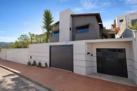 Casa com 3 Quartos para alugar, 241m² no Centro, Pouso Alegre