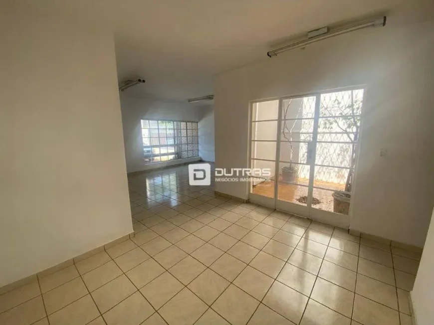 Foto do imóvel - Imóvel comercial para alugar com 3 quartos, 2 banheiros e 3 vagas na garagem em