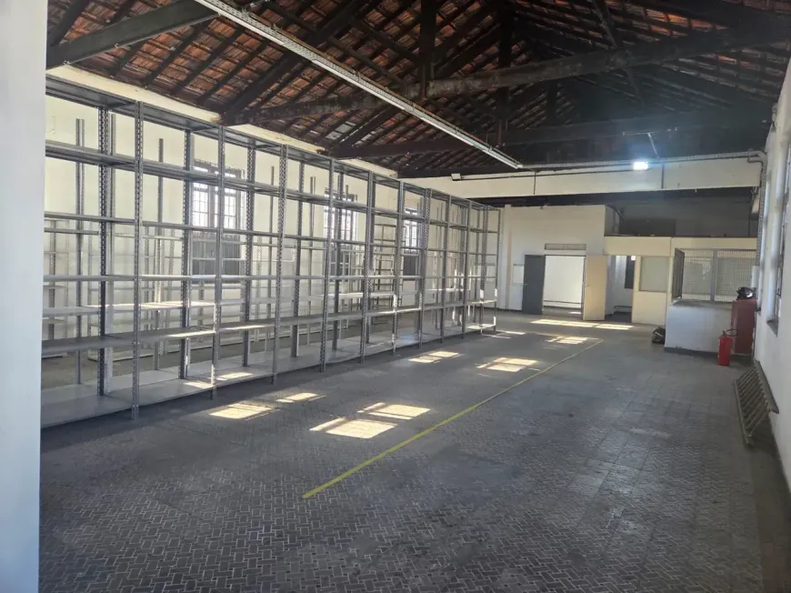 Foto do imóvel - Galpão/Depósito/Armazém para alugar com 1 vaga na garagem, cozinha e portão eletrônico em