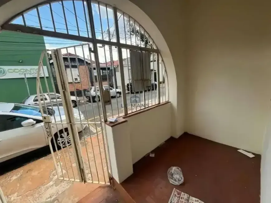 Foto do imóvel - Casa para alugar com 4 quartos, 2 banheiros e 1 vaga na garagem de 80 m² em