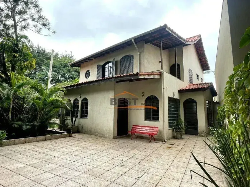 Foto do imóvel - Sobrado à venda com 4 quartos, 2 suítes, 271 m², 4 banheiros e 8 vagas, próximo à Estação.
