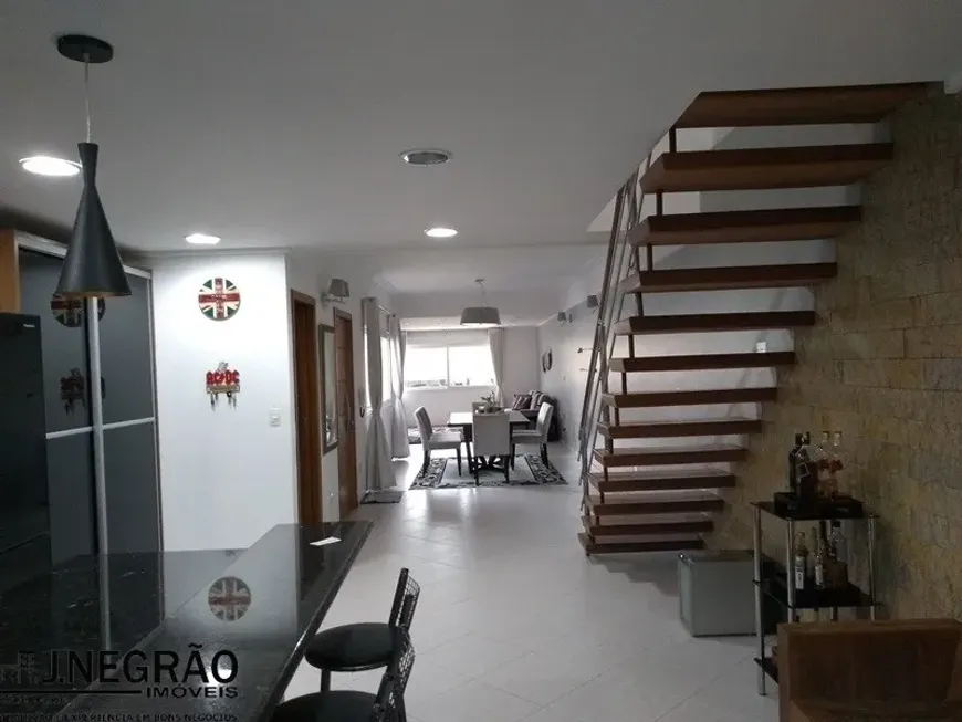 Foto do imóvel - Sobrado à venda com 4 quartos, 4 suítes, 241 m², 5 banheiros e 3 vagas na garagem em