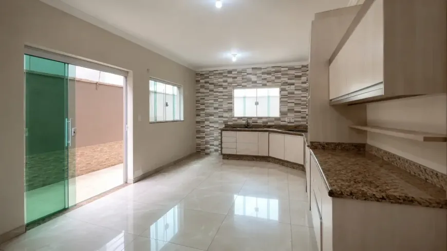 Foto do imóvel - Sobrado à venda com 3 quartos, 1 suíte, 2 banheiros, 142 m² e 2 vagas na garagem em