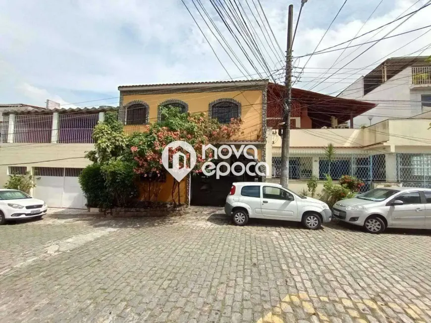 Foto do imóvel - Casa de Vila à venda com 3 quartos, 2 banheiros, 266 m², 1 vaga e quintal próximo à Estação.