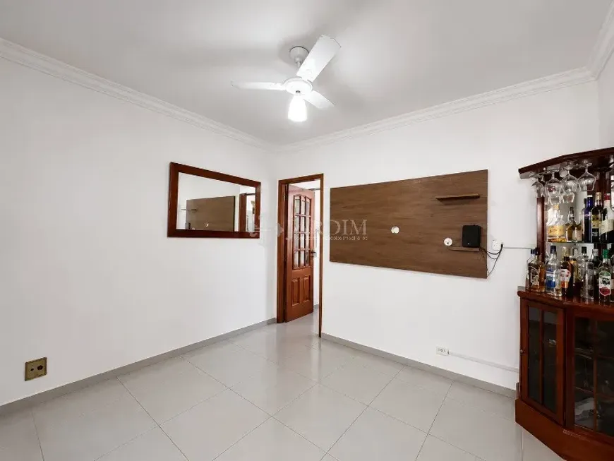 Foto do imóvel - Casa à venda com 2 quartos, 2 banheiros, 2 vagas na garagem e churrasqueira no condomínio em