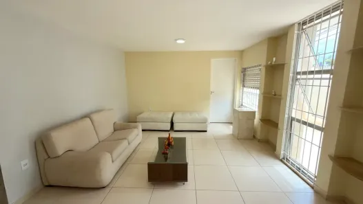 Casa com 3 Quartos para alugar, 240m² no Lagoa Nova, Natal