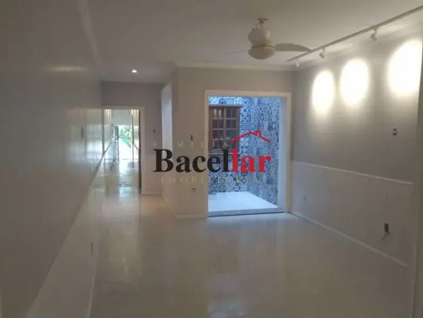 Foto do imóvel - Casa à venda com 4 quartos, 2 suítes, 172 m² e varanda geminada próxima ao Metrô Praça Onze em