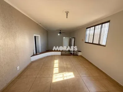 Casa com 2 Quartos para alugar, 110m² no Centro, Bauru