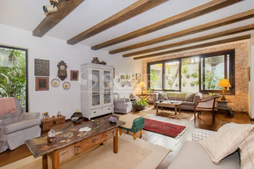Foto do imóvel - Casa à venda com 4 quartos, 4 suítes, 273 m², 3 vagas e churrasqueira no condomínio próximo ao.