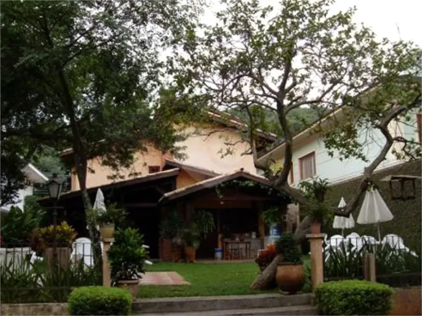 Foto do imóvel - Casa à venda com 6 quartos, 1 suíte, 301 m², 5 banheiros e 3 vagas, aceita animais em