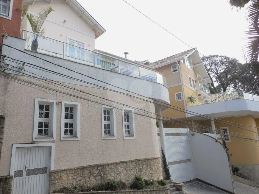 Foto do imóvel - Sobrado para alugar com 3 quartos, 3 suítes, 440 m², 6 banheiros e 8 vagas na garagem em