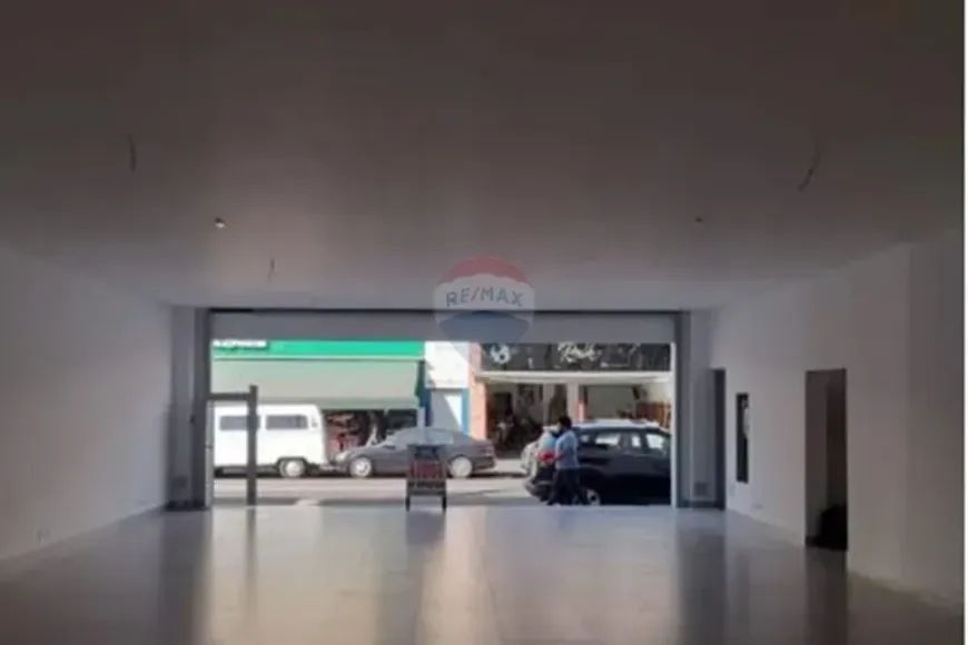 Foto do imóvel - Ponto comercial/Loja/Box para alugar com 1 quarto, 4 banheiros, cozinha e home office de 294 m².