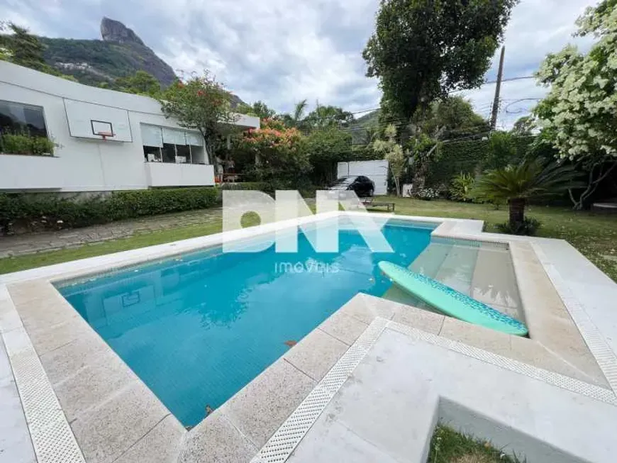 Foto do imóvel - Casa de condomínio à venda com 4 quartos, 2 suítes, 531 m², 4 banheiros e 3 vagas na garagem em