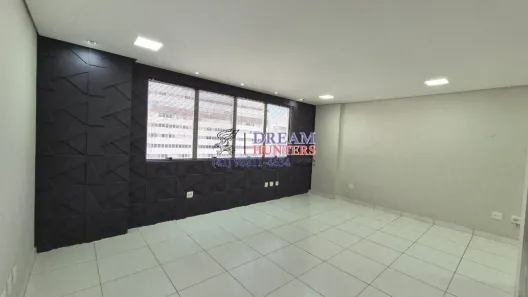 Conjunto Comercial / Sala à venda, 48m² no Centro, Curitiba