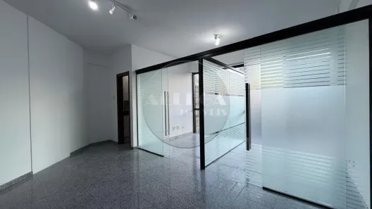 Conjunto Comercial / Sala à venda, 28m² no Centro, Curitiba