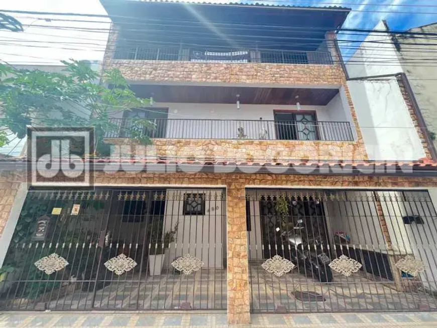 Foto do imóvel - Casa à venda com 5 quartos, 3 suítes, 204 m², 4 banheiros e 2 vagas na garagem em