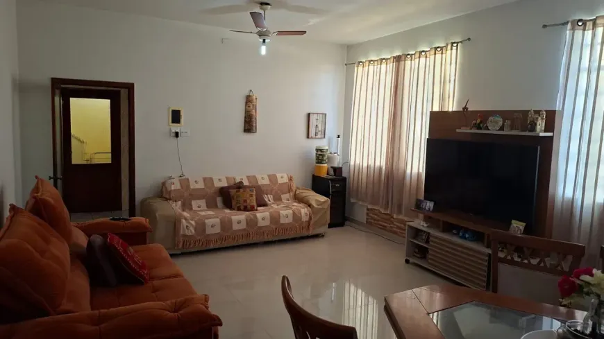 Foto do imóvel - Casa para comprar com 200 m², 4 quartos, 2 banheiros