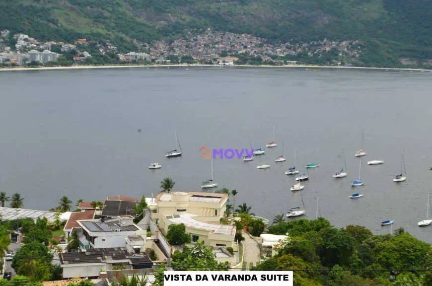 Foto do imóvel - Casa à venda com 5 quartos, 2 suítes, 4 banheiros, 4 vagas na garagem e piscina no condomínio.