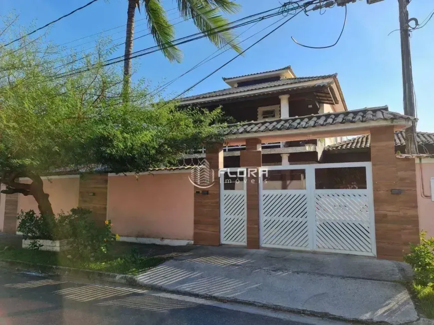 Foto do imóvel - Casa de condomínio à venda com 5 quartos, 2 suítes, 180 m², 4 banheiros e 3 vagas em