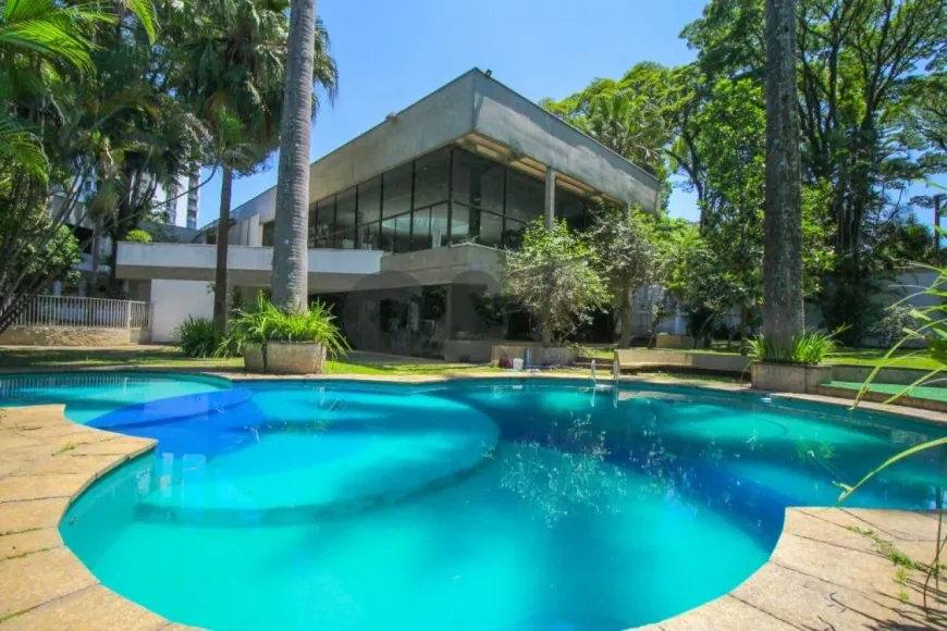 Foto do imóvel - Casa para alugar com 5 quartos, 5 suítes, 850 m², 6 banheiros e 8 vagas na garagem em