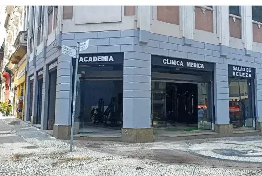 Foto do imóvel - Casa para alugar com 12 quartos, 6 banheiros e 1239 m² próximo ao Metrô Anhangabaú em