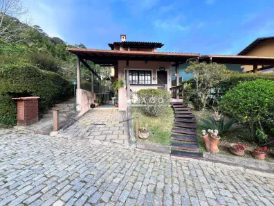Casa de Condomínio com 3 Quartos à venda, 150m² no Pimenteiras, Teresópolis