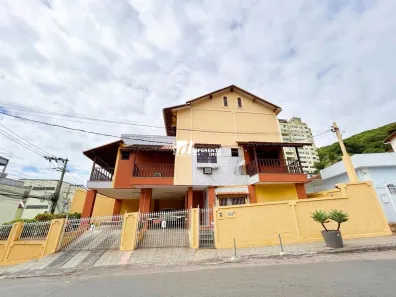 Casa com 6 Quartos para alugar, 331m² no Centro, Nova Iguaçu