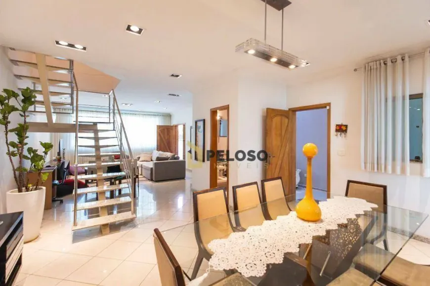 Foto do imóvel - Sobrado à venda com 3 quartos, 3 suítes, 166 m², 6 banheiros e 6 vagas próximo ao Metrô Jardim.