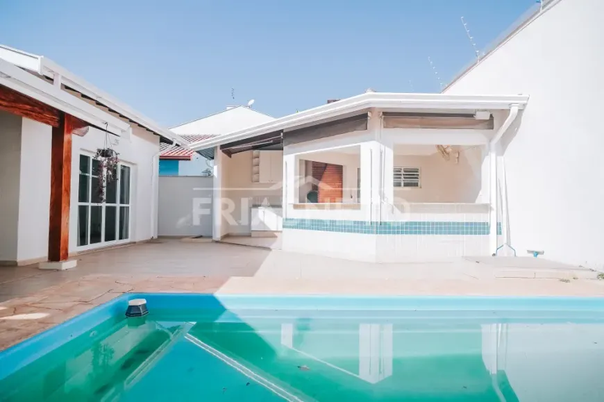 Foto do imóvel - Casa à venda com 3 quartos, 2 suítes, 207 m², 5 banheiros e 4 vagas na garagem em