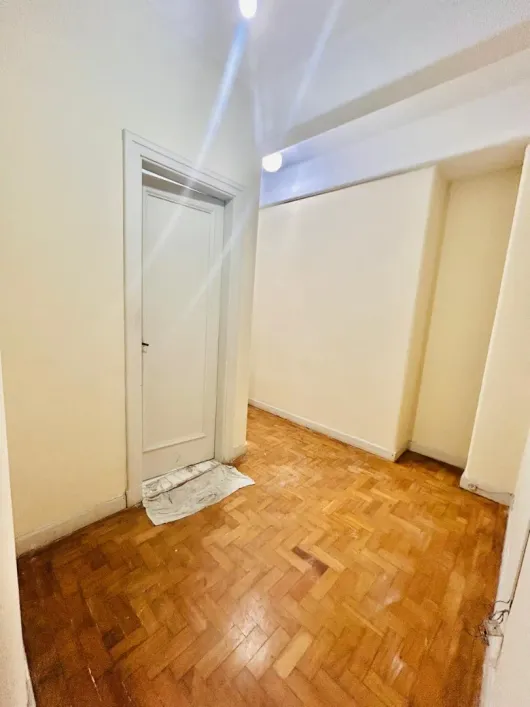 Foto do imóvel - Apartamento à venda com 2 quartos, 1 banheiro e 67 m² próximo ao Metrô Anhangabaú em