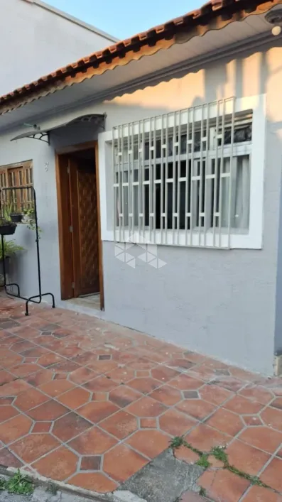 Foto do imóvel - Casa à venda com 2 quartos, 1 banheiro, 1 vaga na garagem e aceita animais próximo ao Metrô.