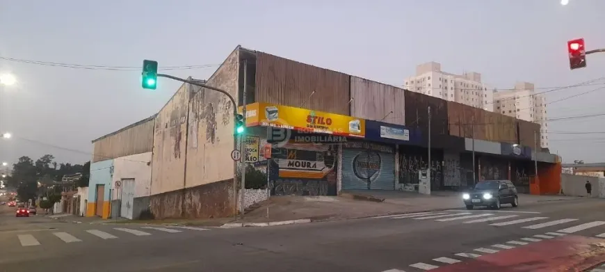 Foto do imóvel - Imóvel Comercial à venda com 6 lojas e mais 2 galpões -