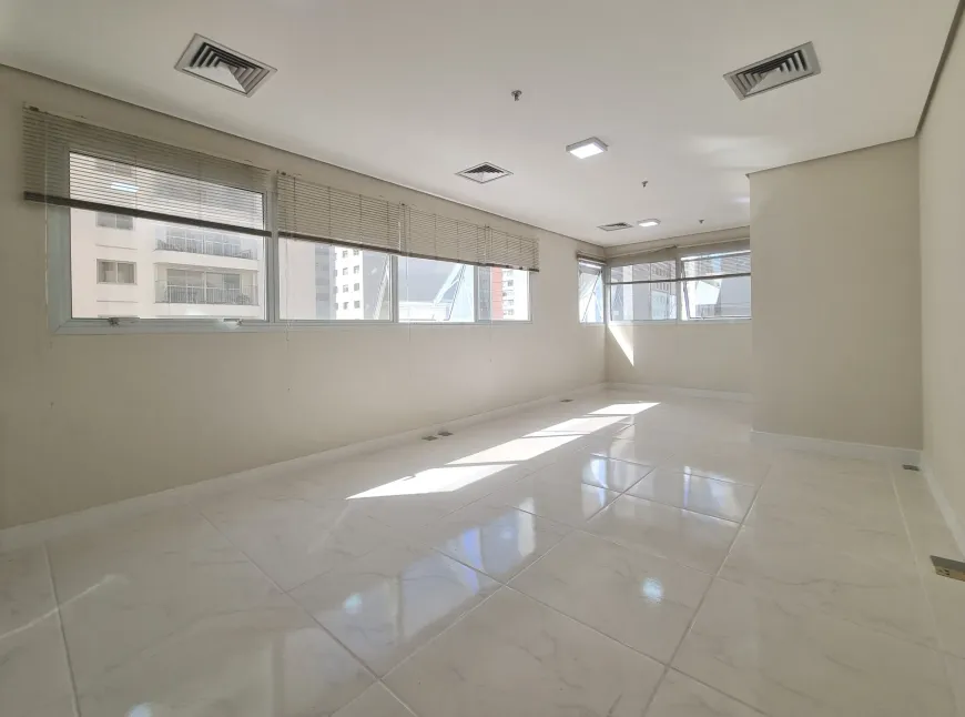 Foto do imóvel - Sala/Conjunto/Escritório à venda com 33 m², 2 banheiros e 1 vaga na garagem próximo ao Metrô.