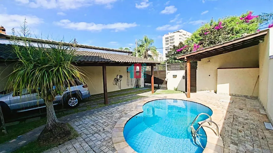 Foto do imóvel - Casa de condomínio à venda com 4 quartos, 4 suítes, 240 m², 5 banheiros e 2 vagas em