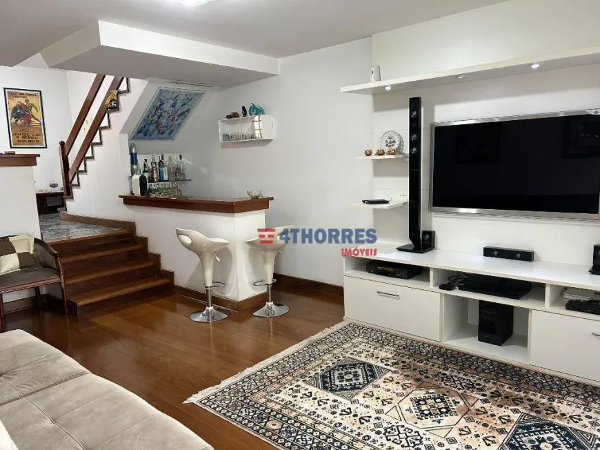 Foto do imóvel - Casa à venda com 3 quartos, 4 banheiros, 197 m² e 4 vagas na garagem em