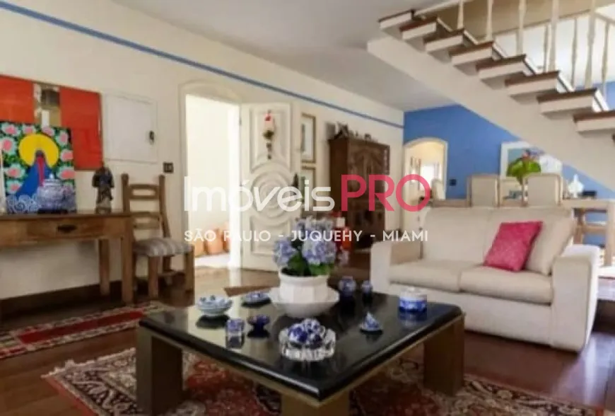 Foto do imóvel - Sobrado à venda com 3 quartos, 1 suíte, 3 banheiros, 3 vagas e quintal em