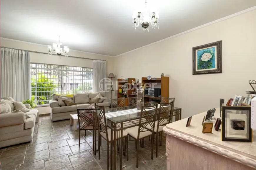 Foto do imóvel - Casa à venda com 3 quartos, 1 suíte, 250 m², 2 a 3 banheiros e 1 a 3 vagas em